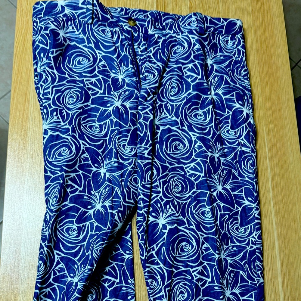 Vineyard Vines, blue, and white Kentucky Derby pants 34x32. Unworn.